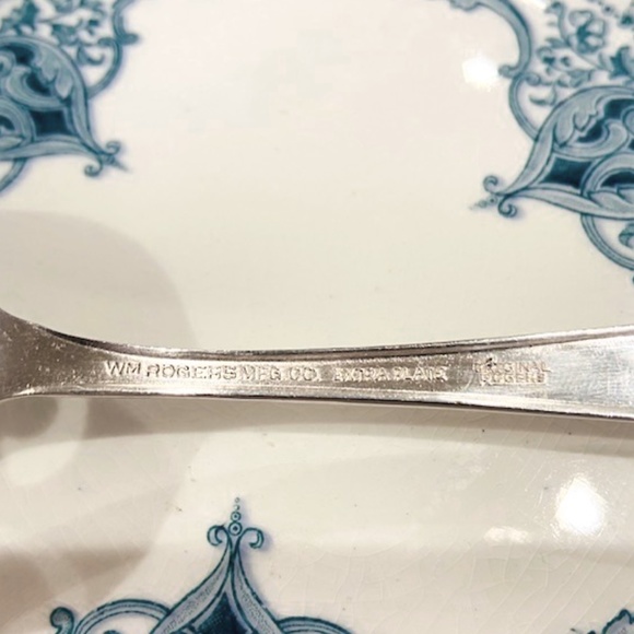 O3- Vintage 1951 Wm Rogers Silverplate Cake Pie Server Magnolia Pattern - Picture 3 of 10
